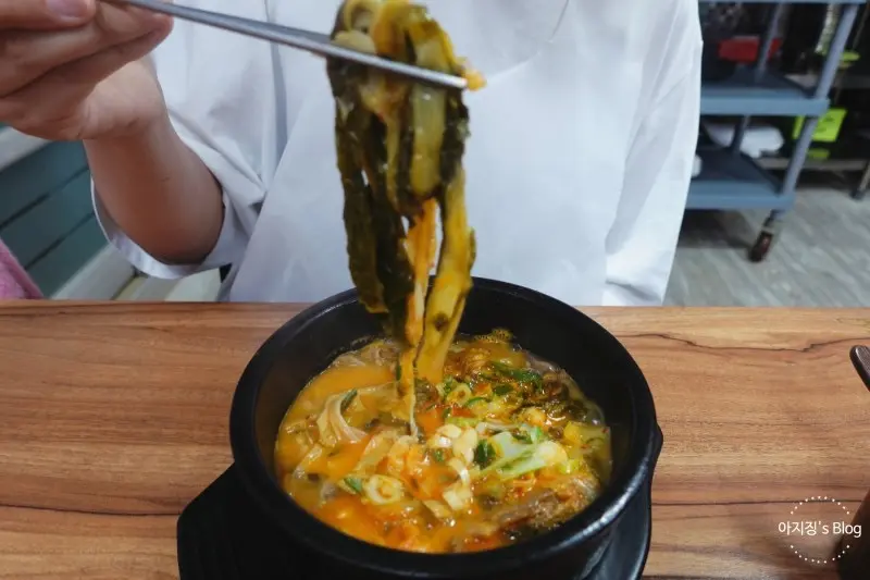 우거지의 풍부한 식감이 돋보이는 순대국