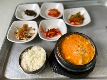 의성 맛집, 어머니의 손맛이 느껴지는 건강한 밥상! 과학적 분석으로 파헤친 OO순두부의 놀라운 맛