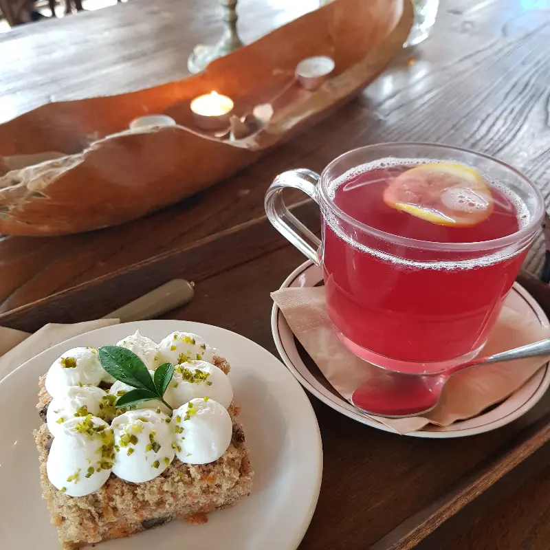 모뉴에트의 디저트와 음료