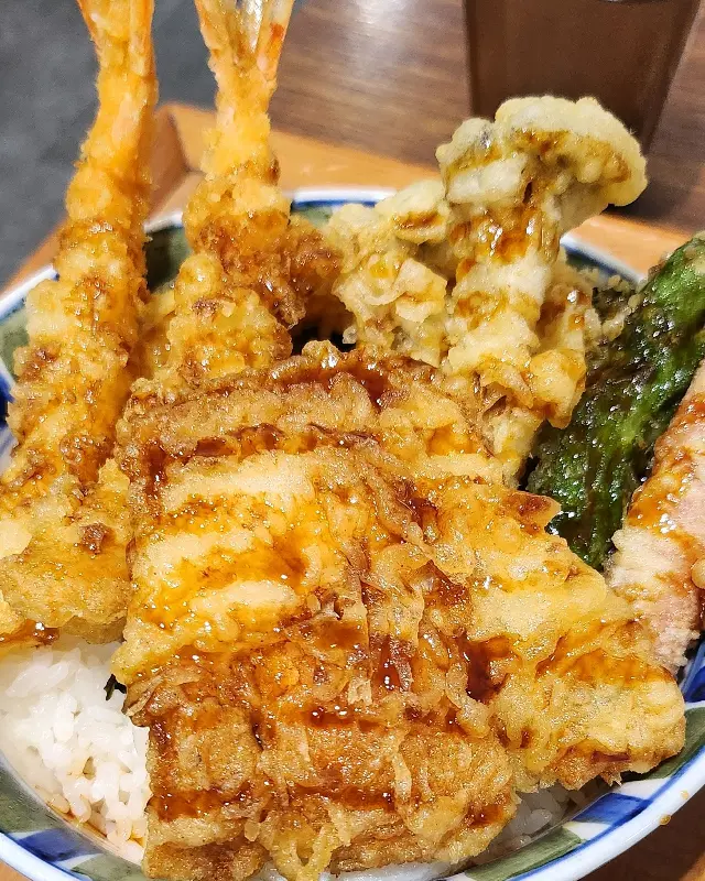 두툼한 튀김의 단면