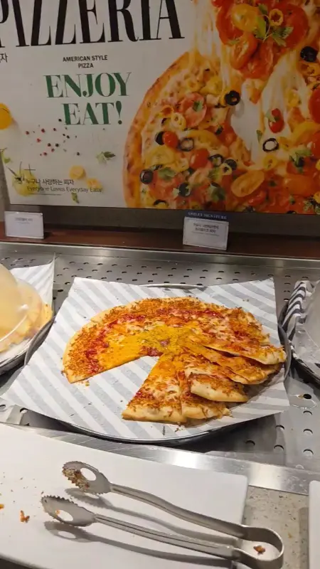 애슐리퀸즈 피자 코너