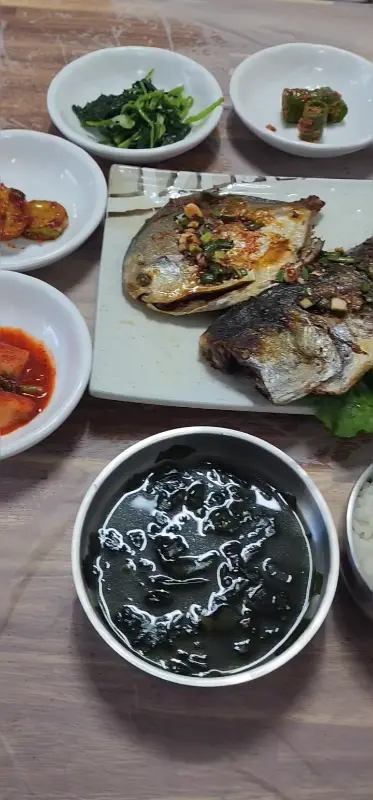 시원한 조개 미역국