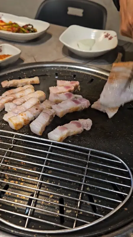 잘 구워진 삼겹살