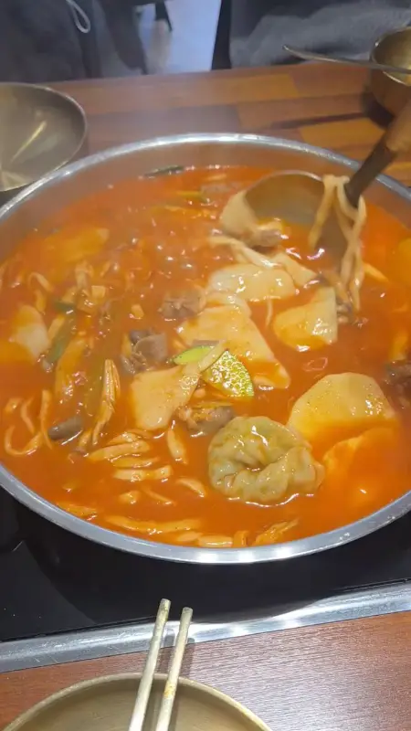 얼큰 칼국수