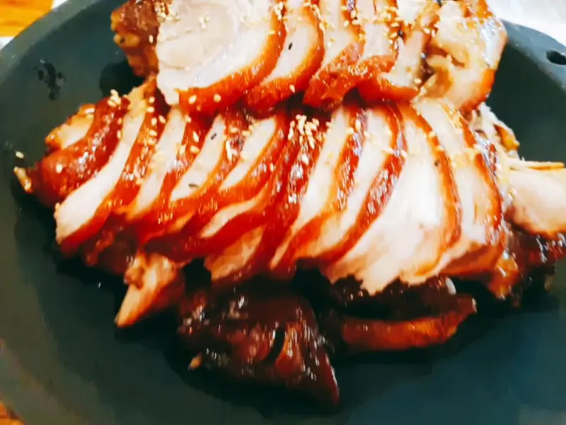 윤기가 좔좔 흐르는 족발