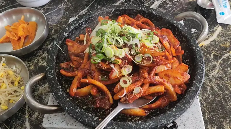 돌판 오징어볶음