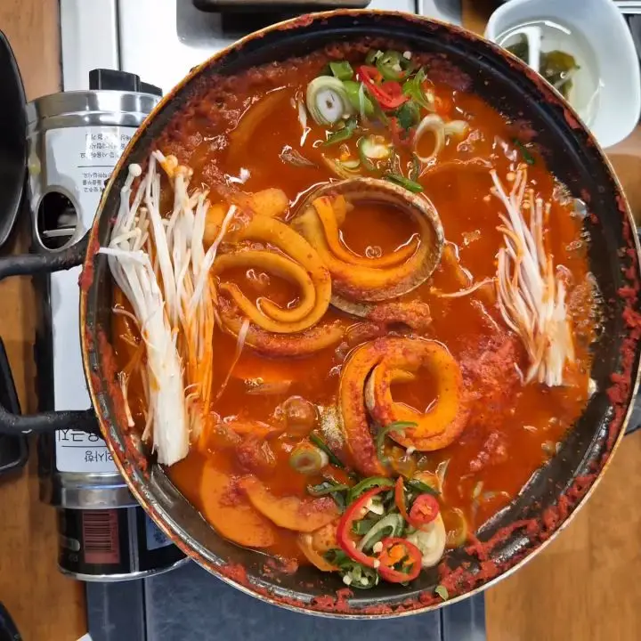 갈치조림 안에 통갈치가 들어간 모습