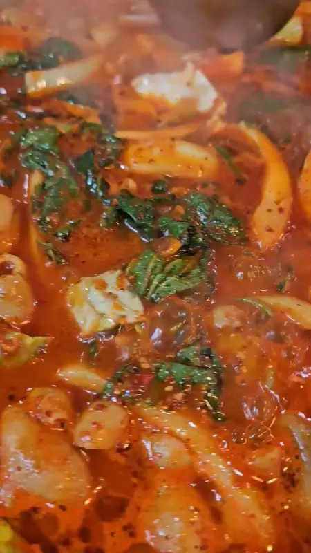 보글보글 끓는 곱창 전골