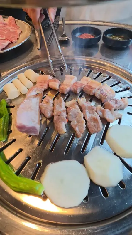 꼬들살 굽는 모습