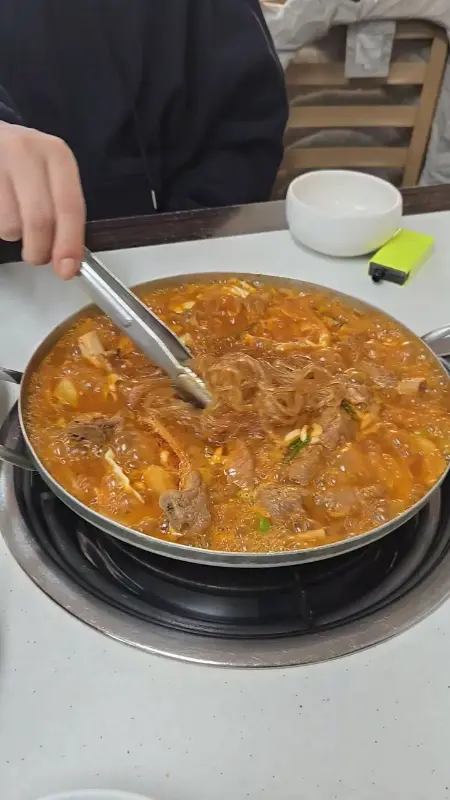보글보글 끓는 등갈비찜