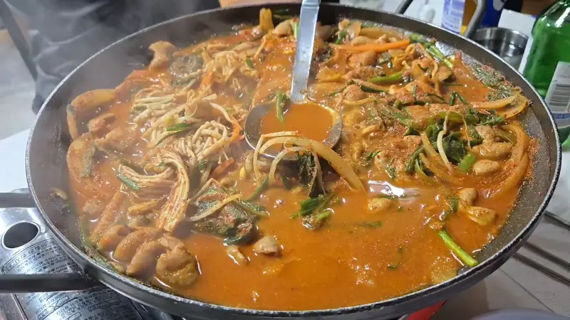 순대곱창전골의 푸짐한 모습