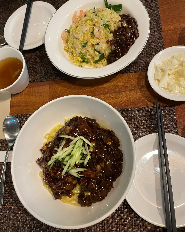 황푸차이나의 식사 모습