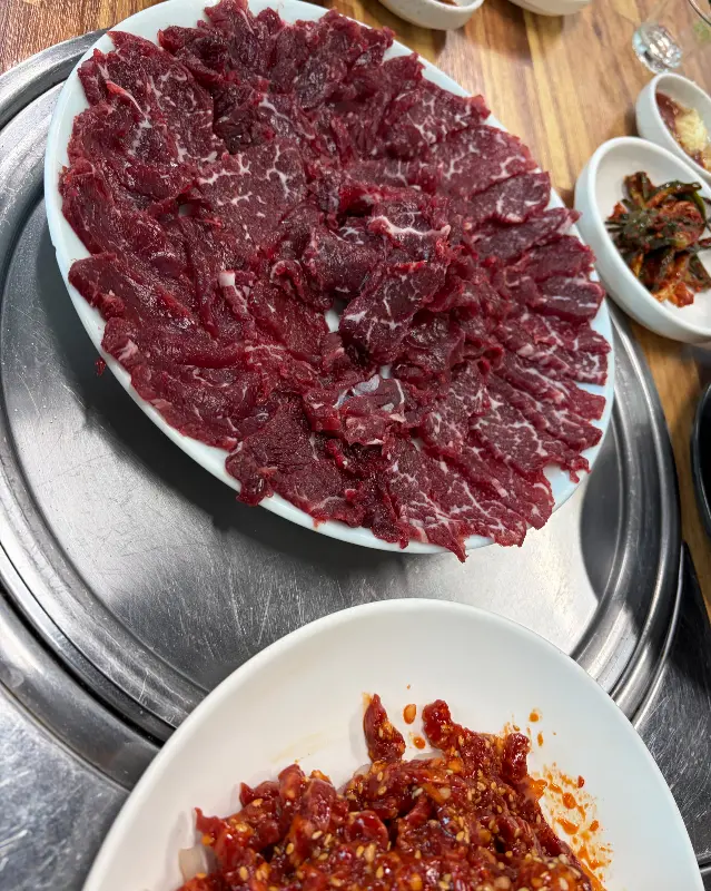 신선함이 느껴지는 육사시미