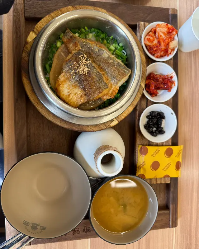 매콤 항정살 솥밥