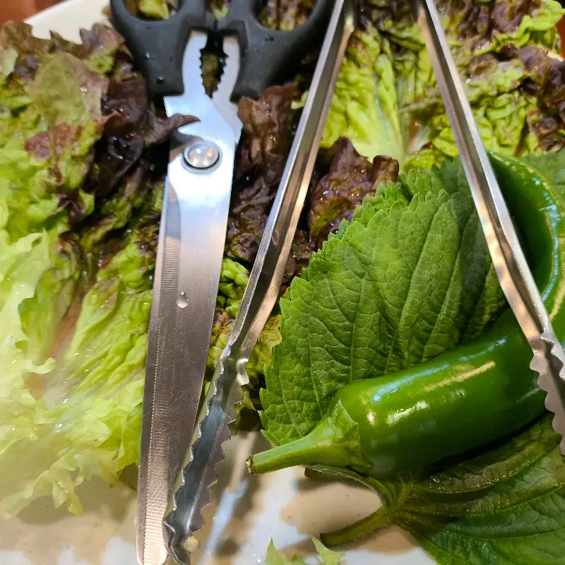 정갈한 밑반찬과 메인 요리