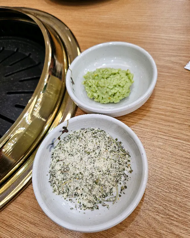 고기와 함께 곁들여 먹는 양념