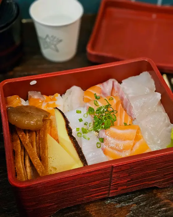 진주 료시의 모듬 초밥