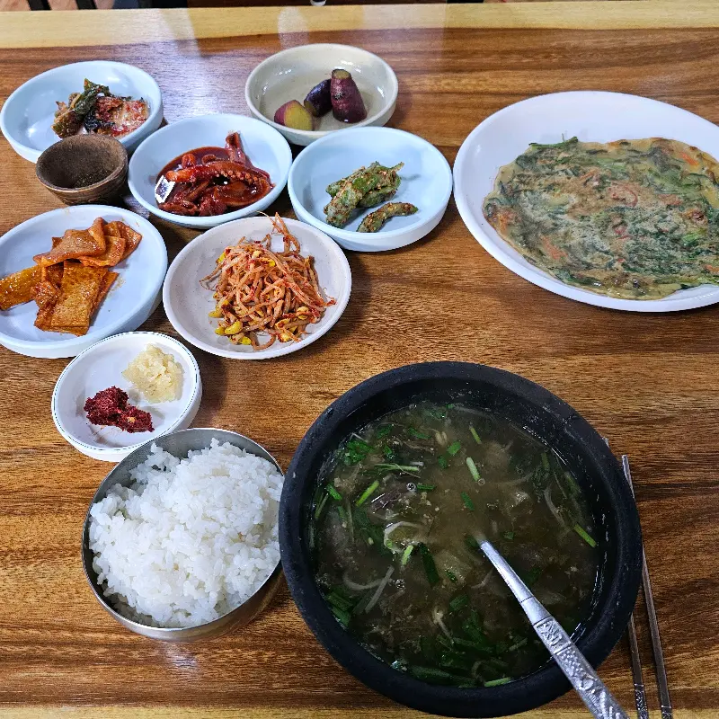 추어탕과 밑반찬