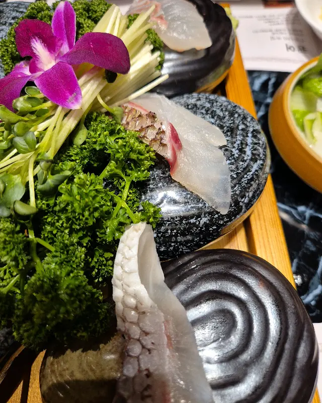 플레이팅 또한 예술입니다.