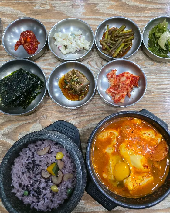 순두부찌개와 돌솥밥