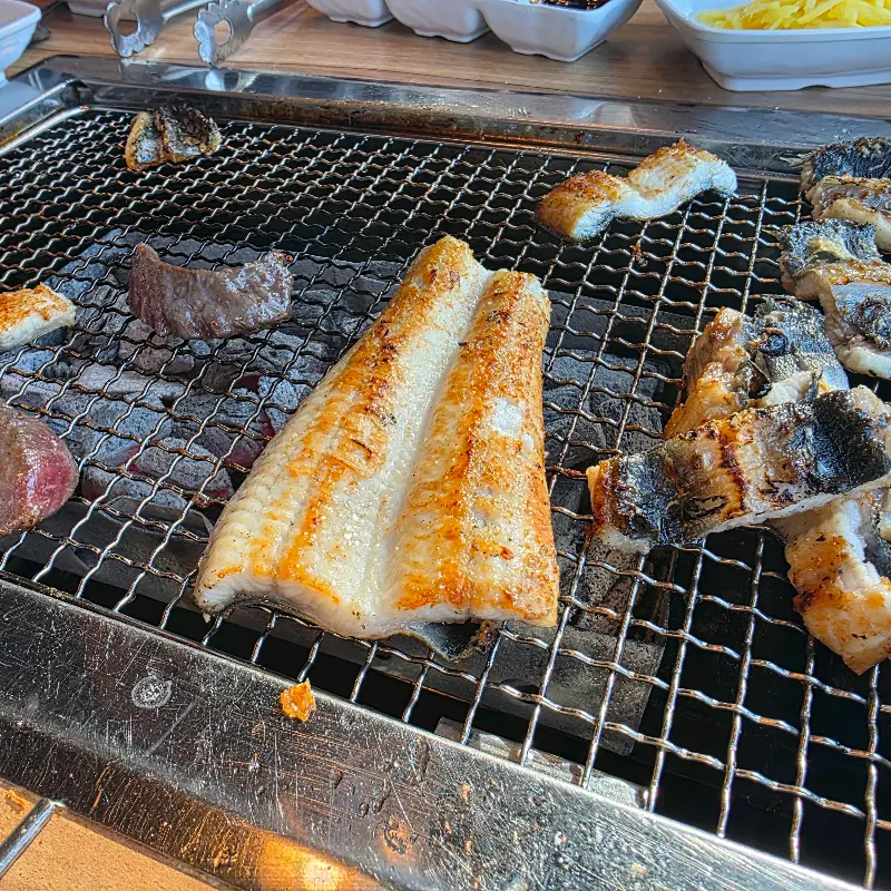 장어와 함께 즐기는 쌈 채소