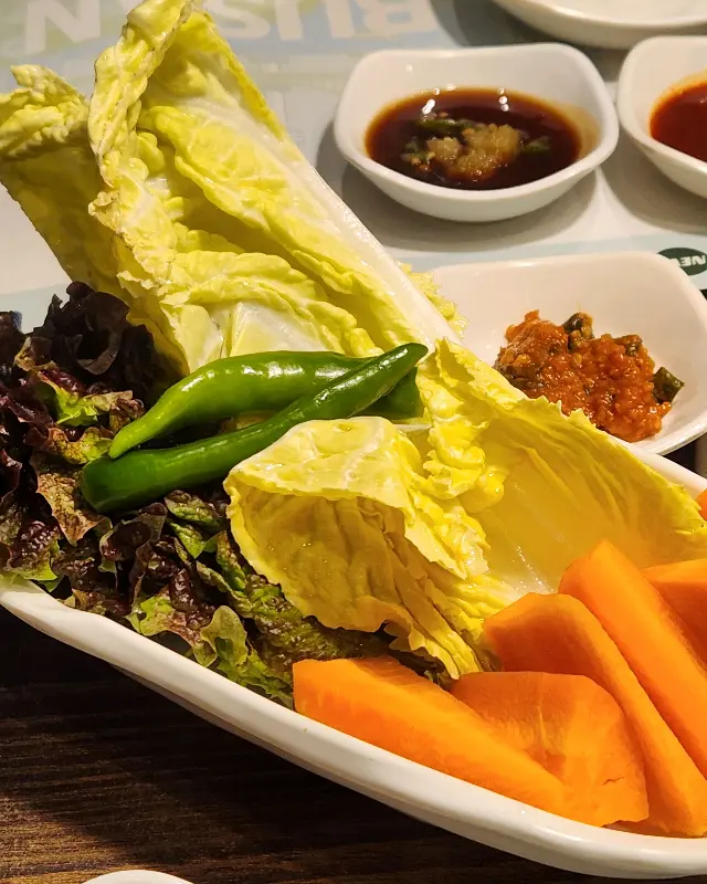 쌈 채소와 밑반찬