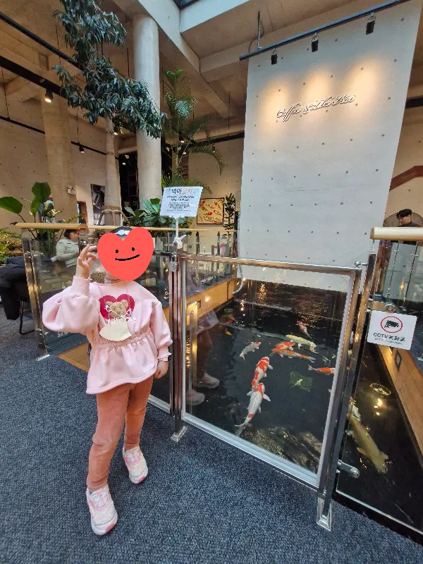 카페 내부의 다양한 좌석들