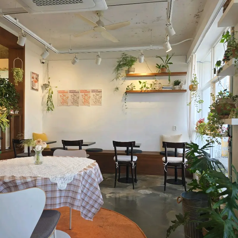 카페 내부 전경