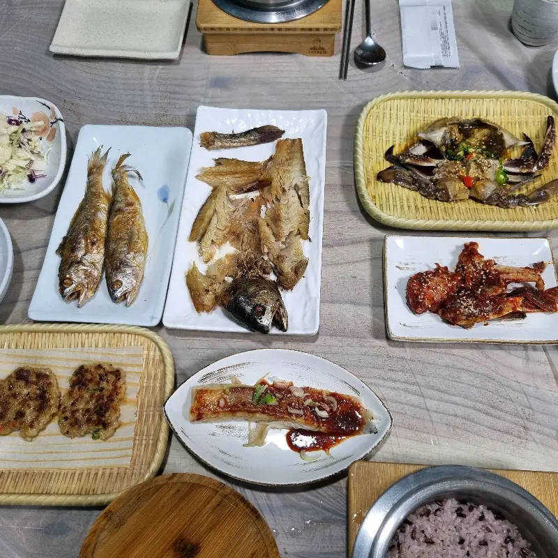 맛깔스러운 반찬들