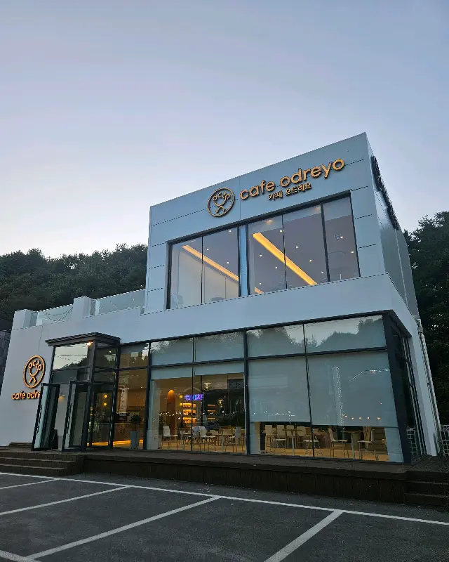 카페 외부 전경