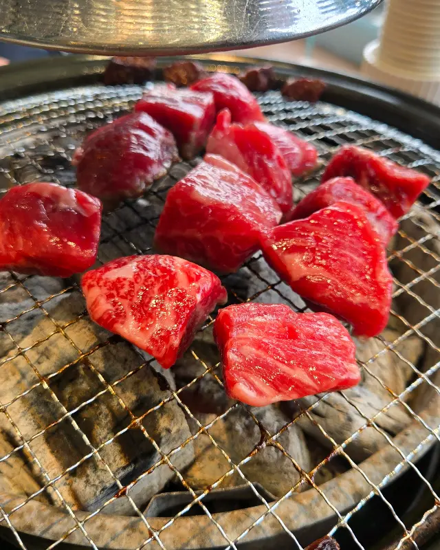 육즙 가득한 큐브 눈꽃살