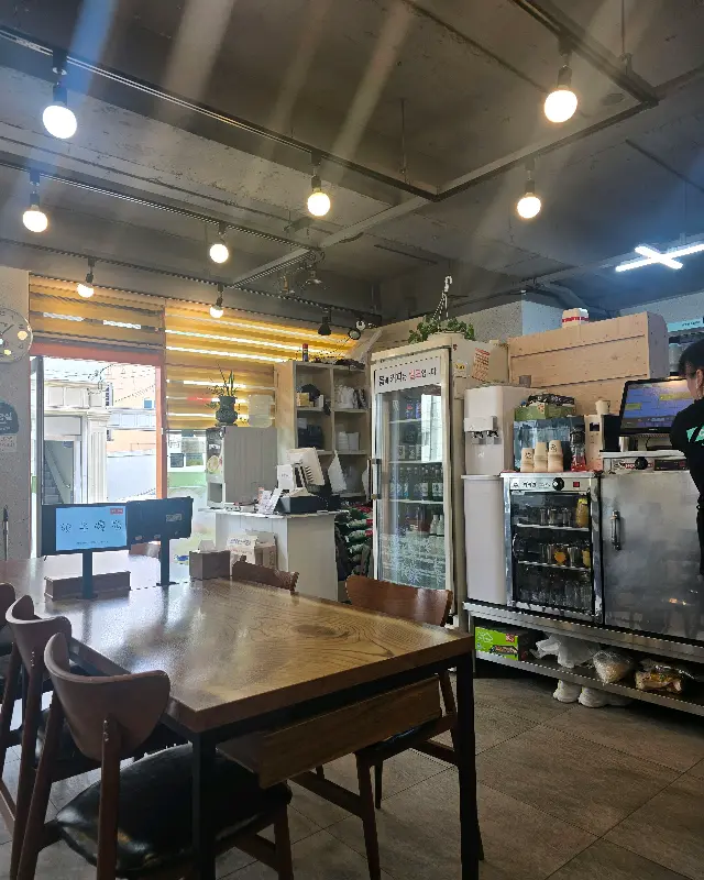 장수쌈밥 내부 전경