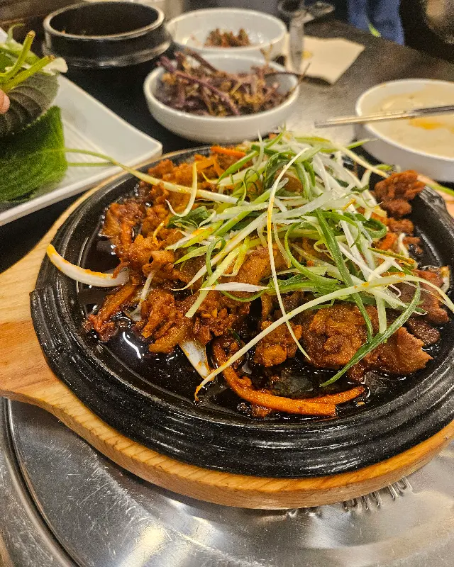 숯불 향이 가득한 돼지 불고기