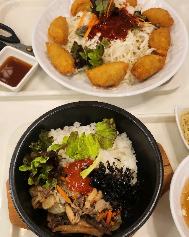 돌솥비빔밥과 비빔만두