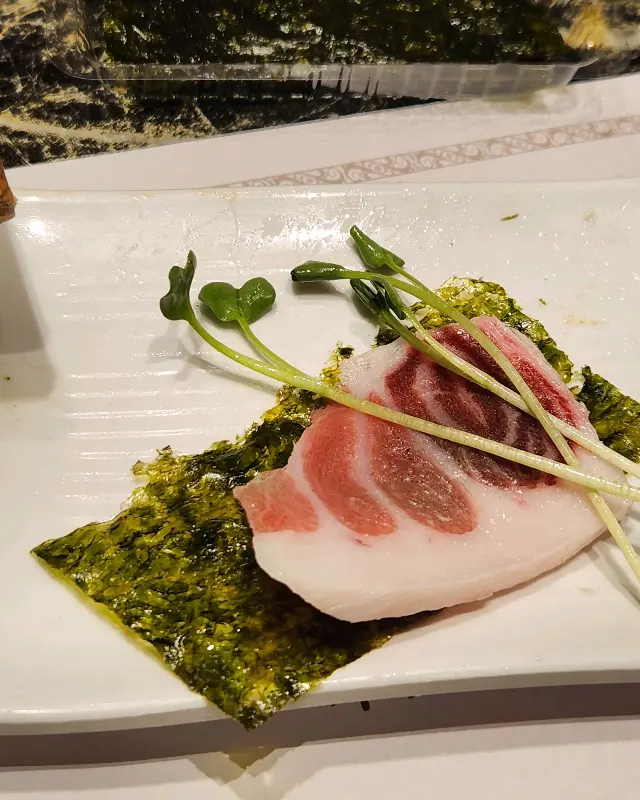 숙성회의 풍미를 더하는 김