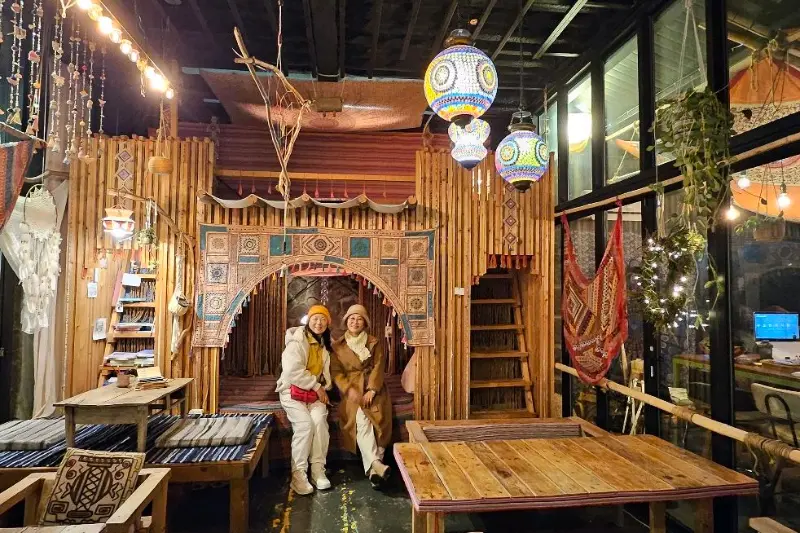 카페 내부의 아늑한 분위기