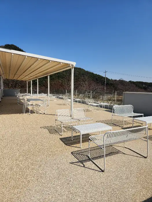 다양한 음료와 디저트 메뉴