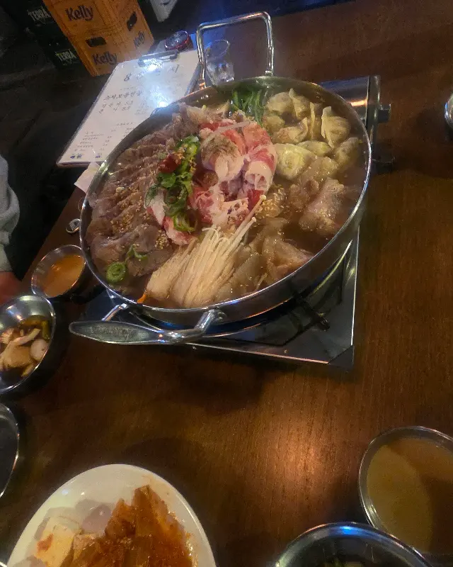 푸짐한 스지전골 한 상차림