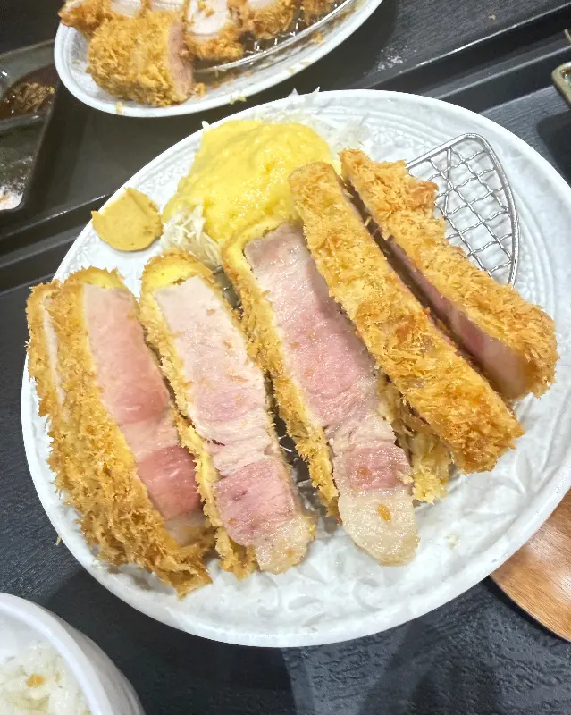 흑심 돈까스 단면