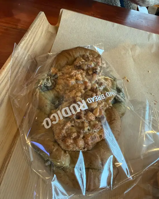 크림치즈 무화과 깜빠뉴