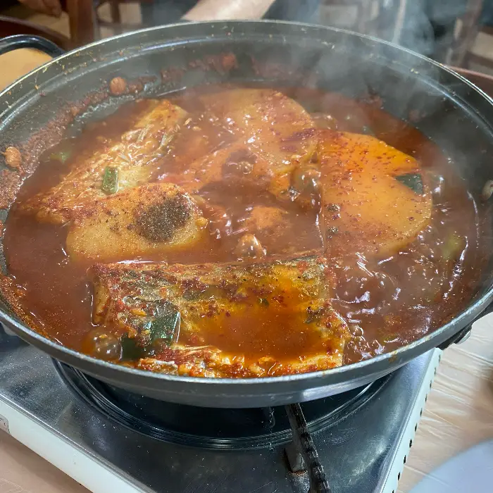 김이 모락모락 나는 갈치조림