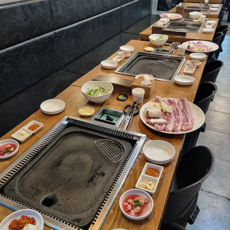 넓은 매장 내부