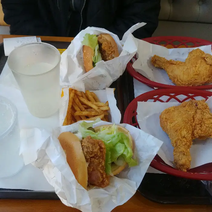 치킨과 햄버거 세트