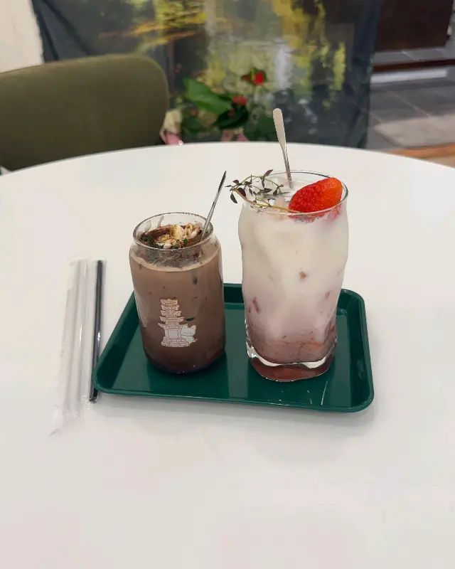 달콤한 초코라떼와 딸기라떼