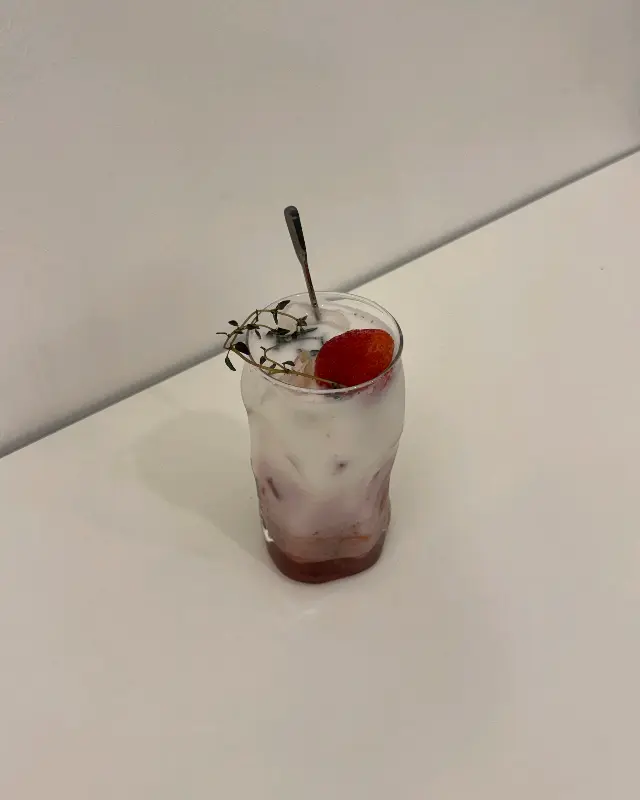 상큼한 딸기라떼