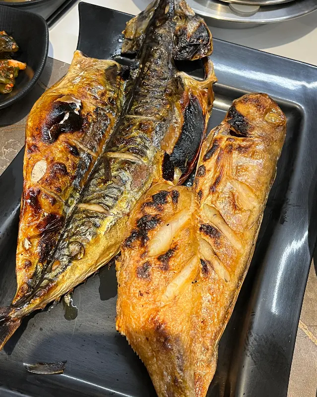 노릇하게 구워진 생선구이