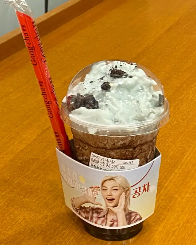 달콤한 쿠키 스무디와 공차 컵홀더