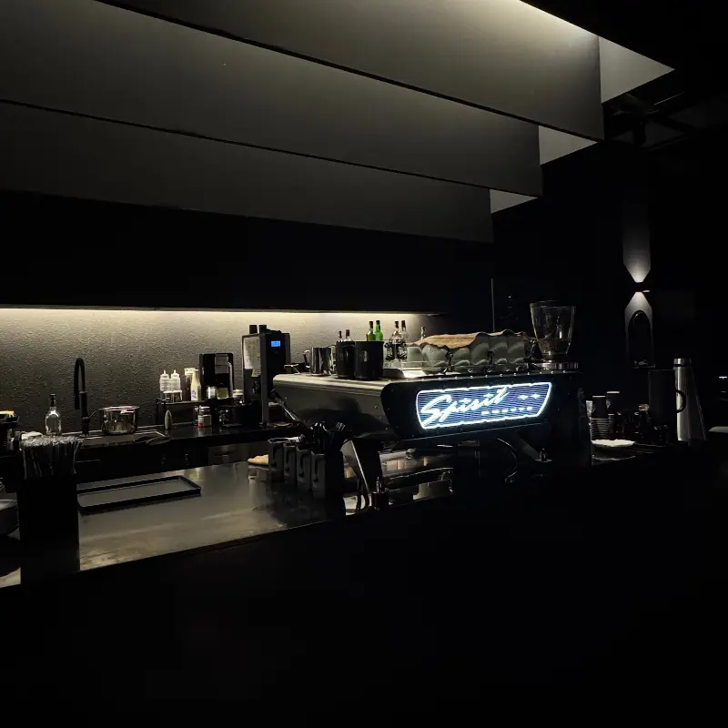 카페 프로그의 바 전경