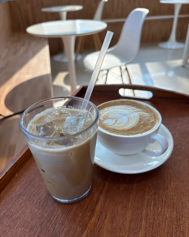 아이스 라떼와 라떼의 조화