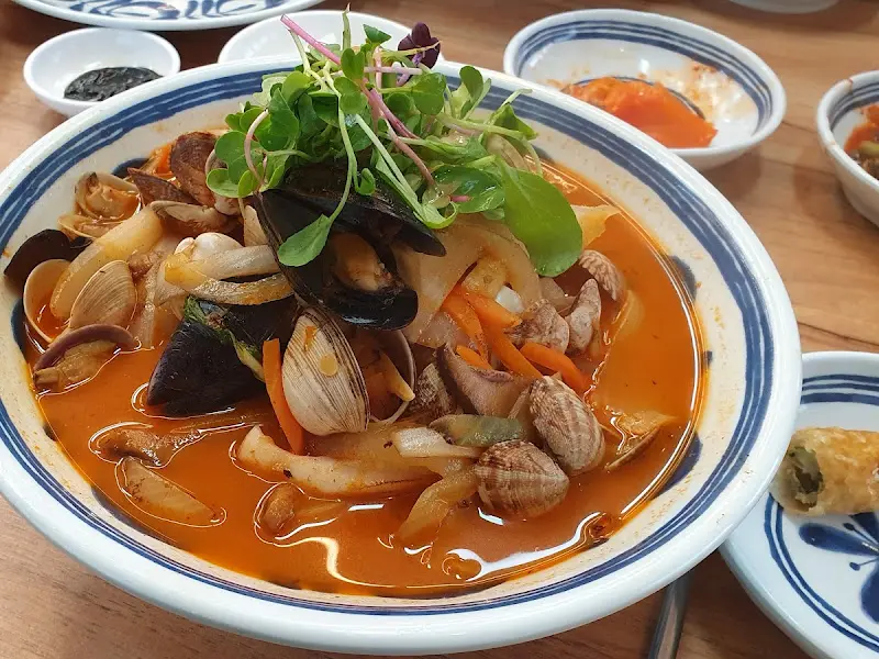 해물짬뽕의 풍성한 비주얼